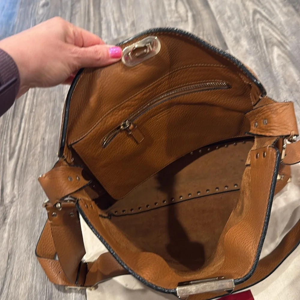 Valentino Garavani ROCKSTUD CALFSKIN HOBO BAG Light Cuir Tobacco Brown Crossbody - Picture 5 of 16